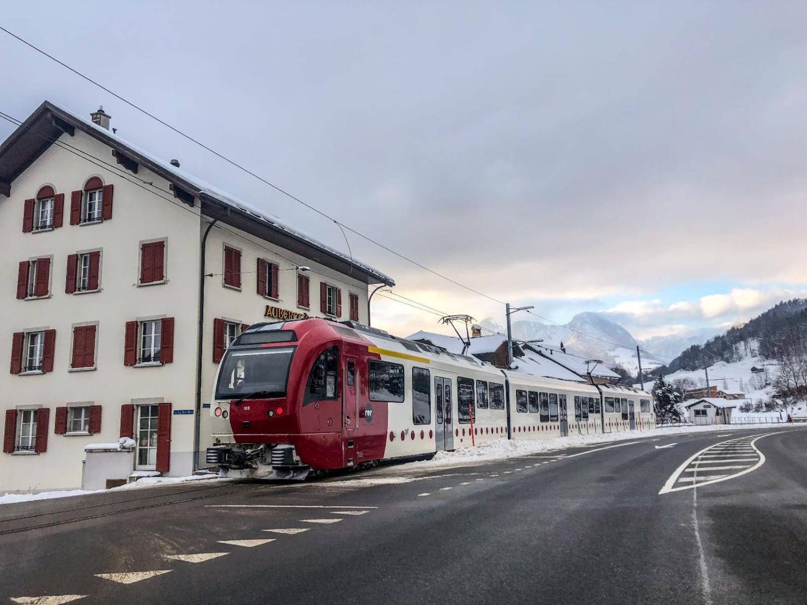 Auberge De L'Ange Albeuve ภายนอก รูปภาพ